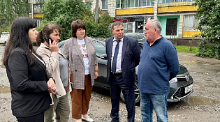 Инспекция стройплощадки сквера на улице Садовая
